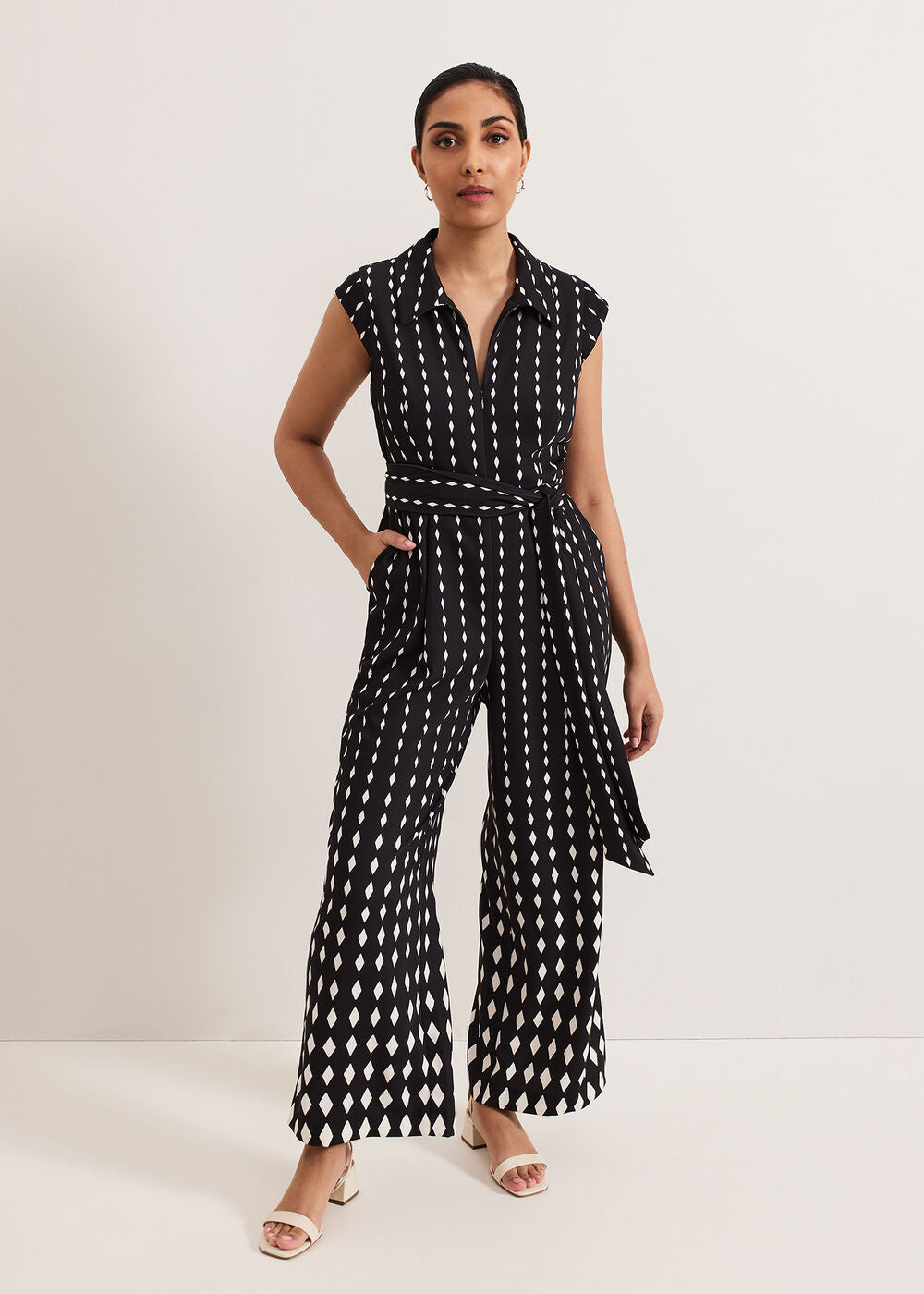 Petite Delina Jumpst Black