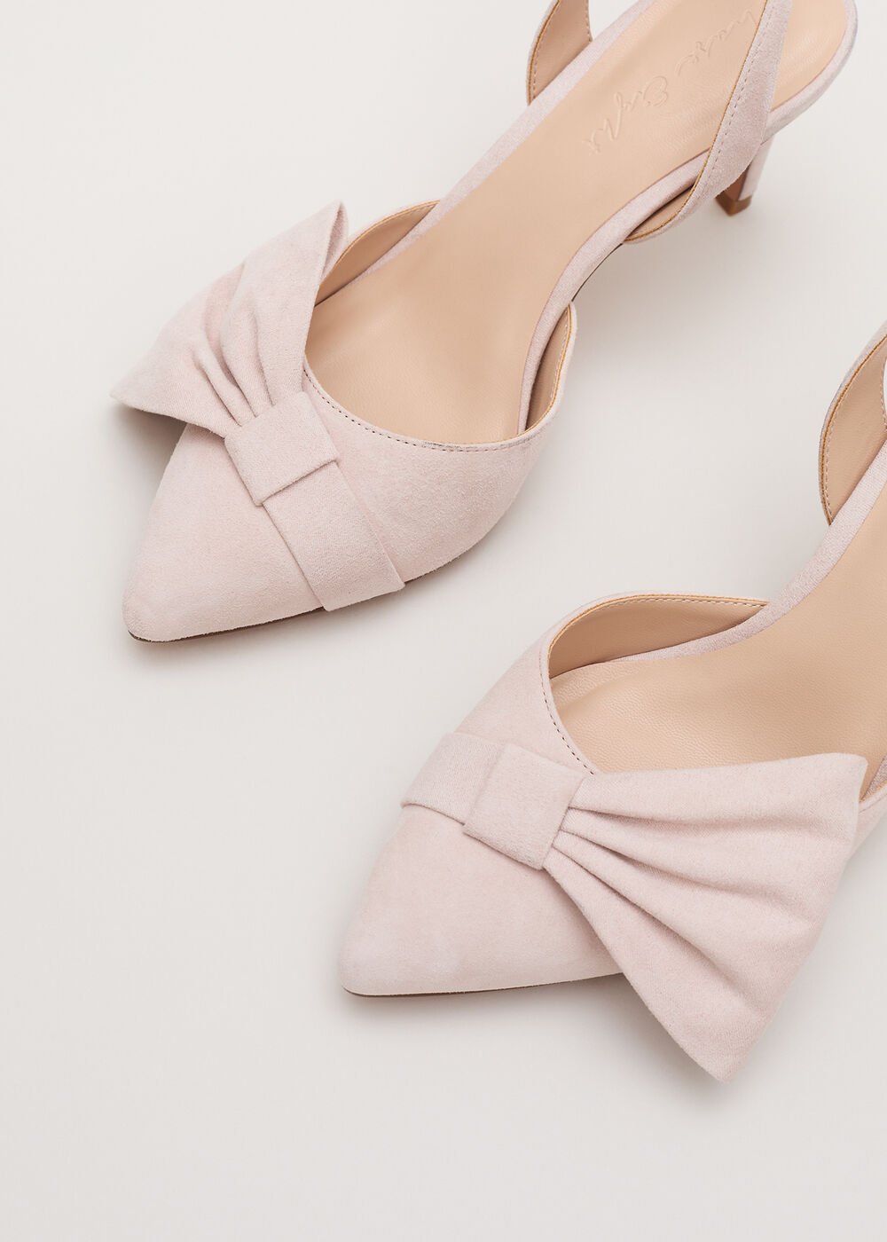 Oversized Bow Shoe Cameo