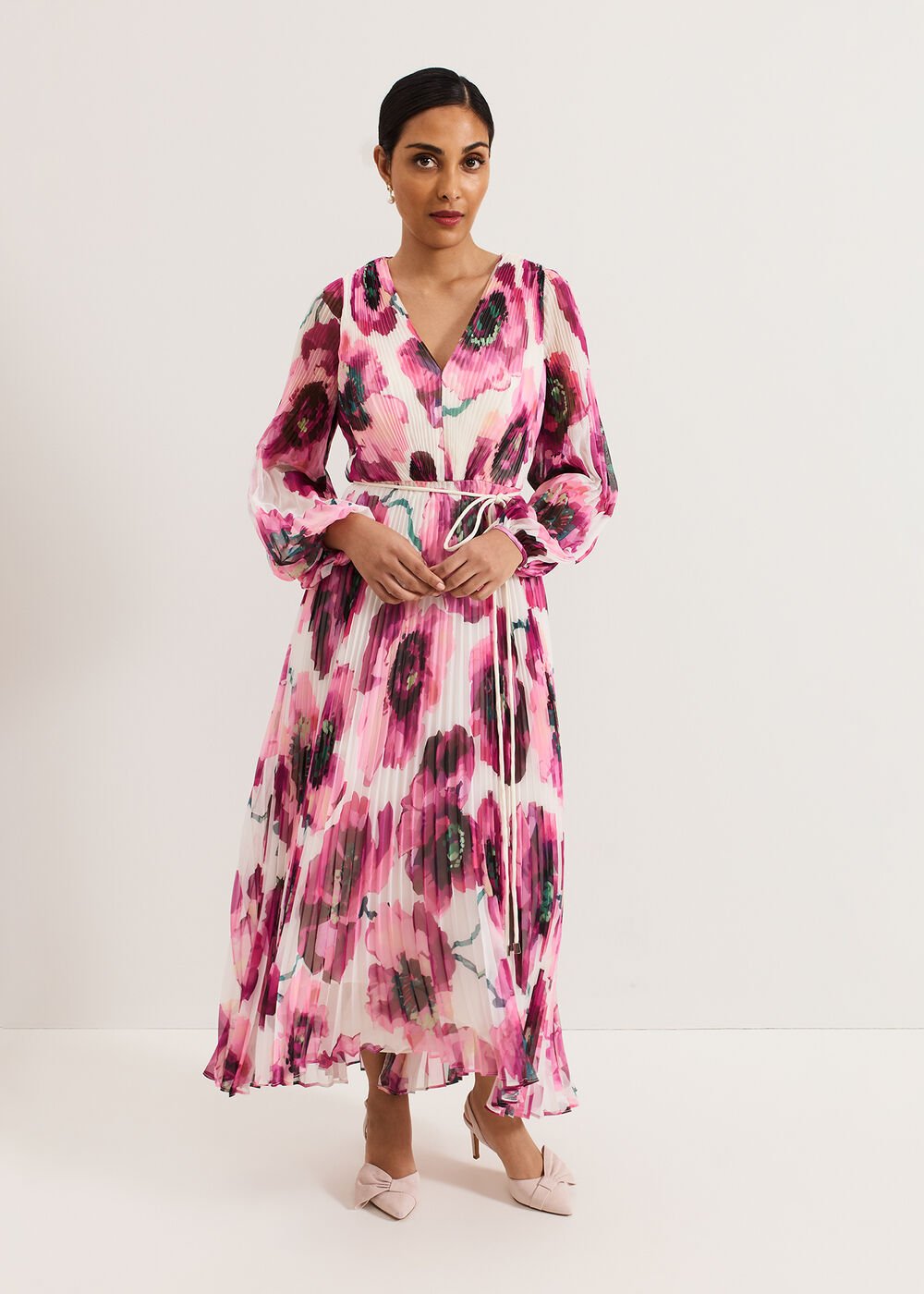 Oversized Bow Shoe Cameo