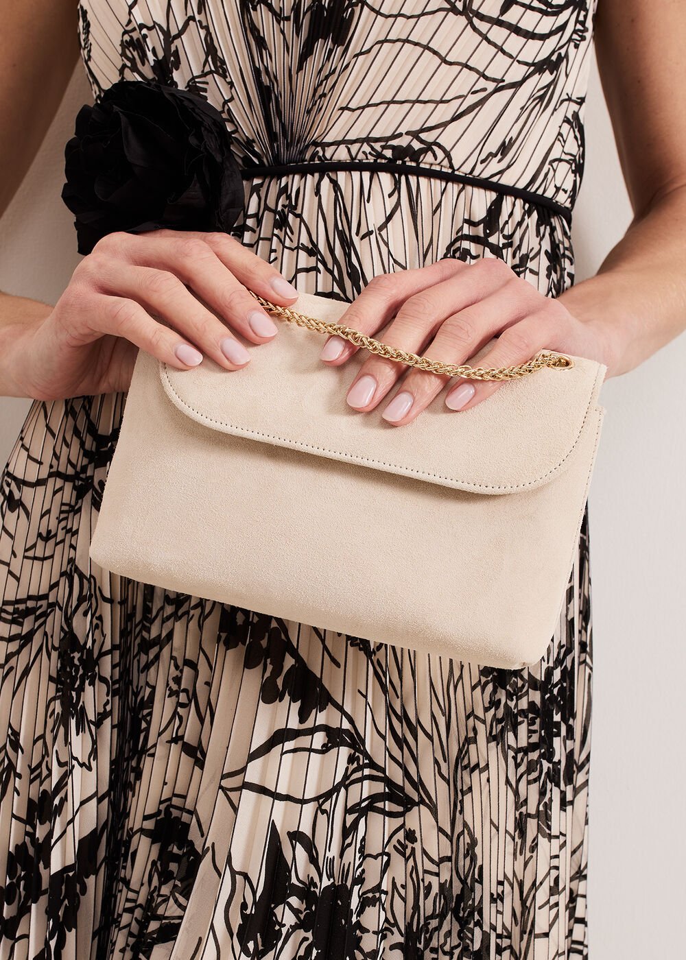 Suede Chain Clutch Neutral
