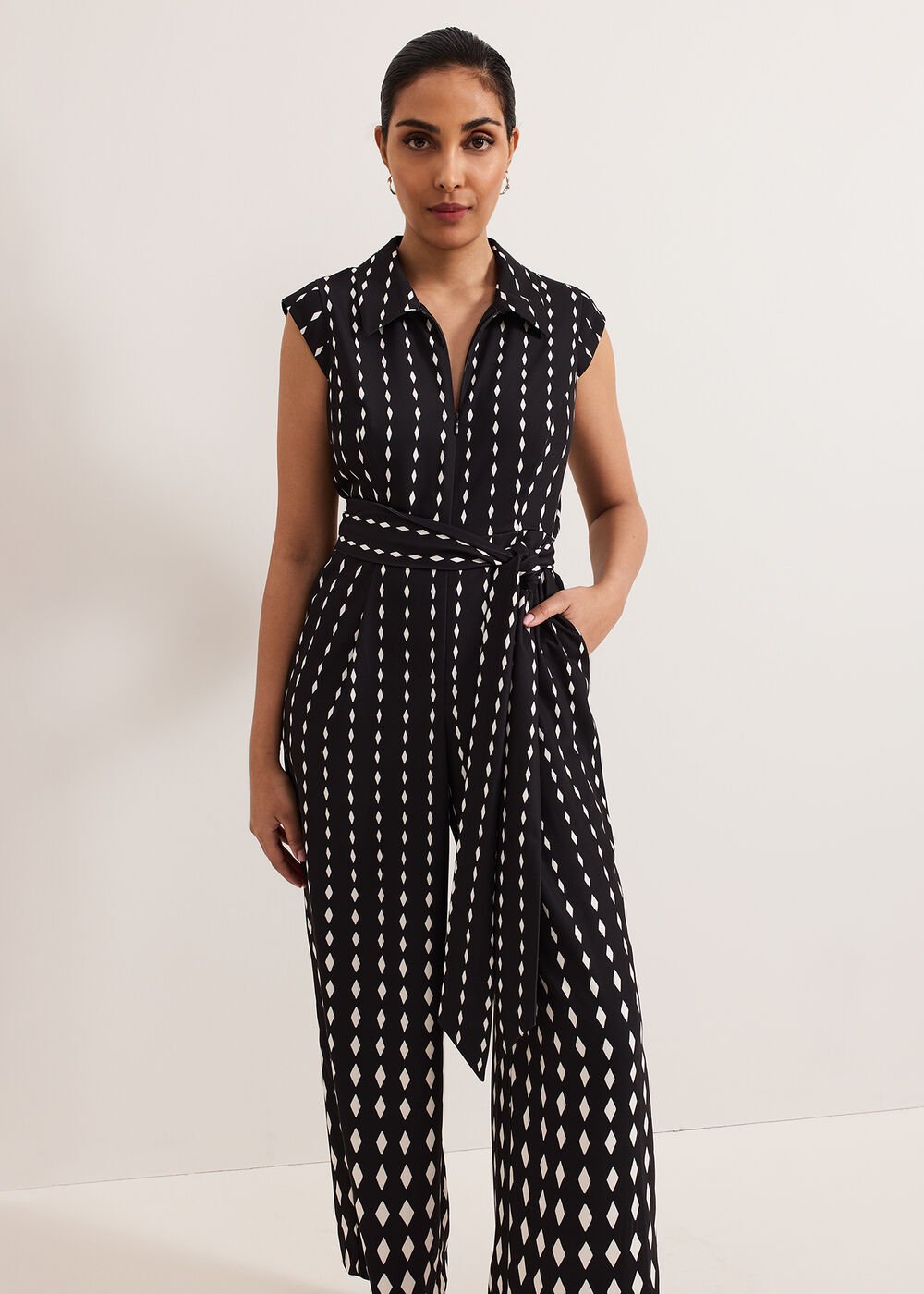 Petite Delina Jumpst Black