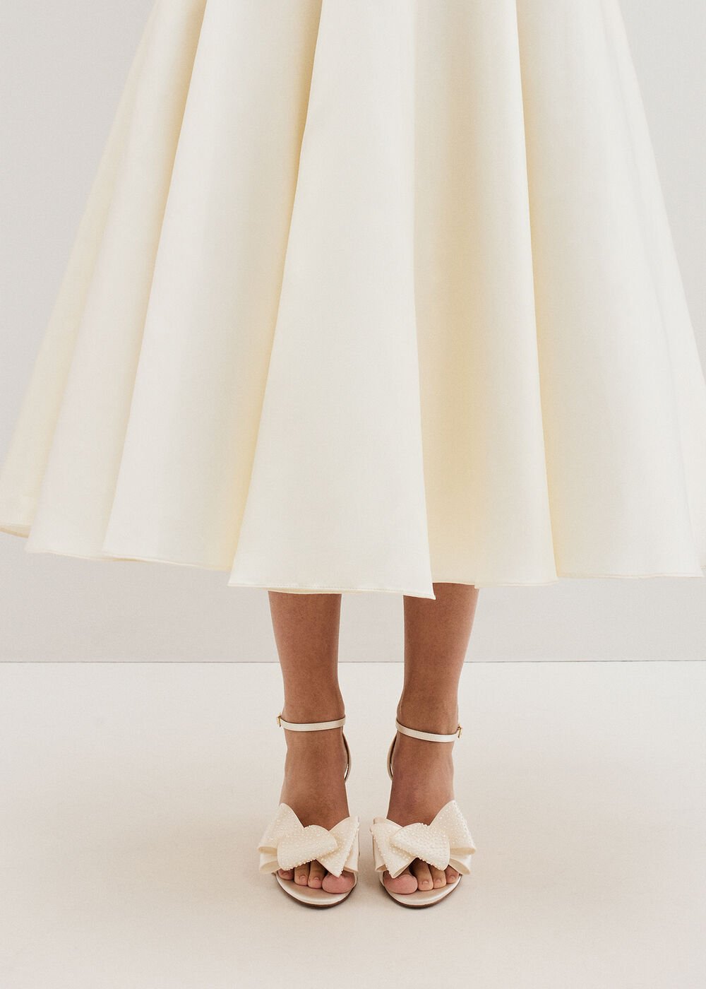 Pearl Bow Sandals Ivory
