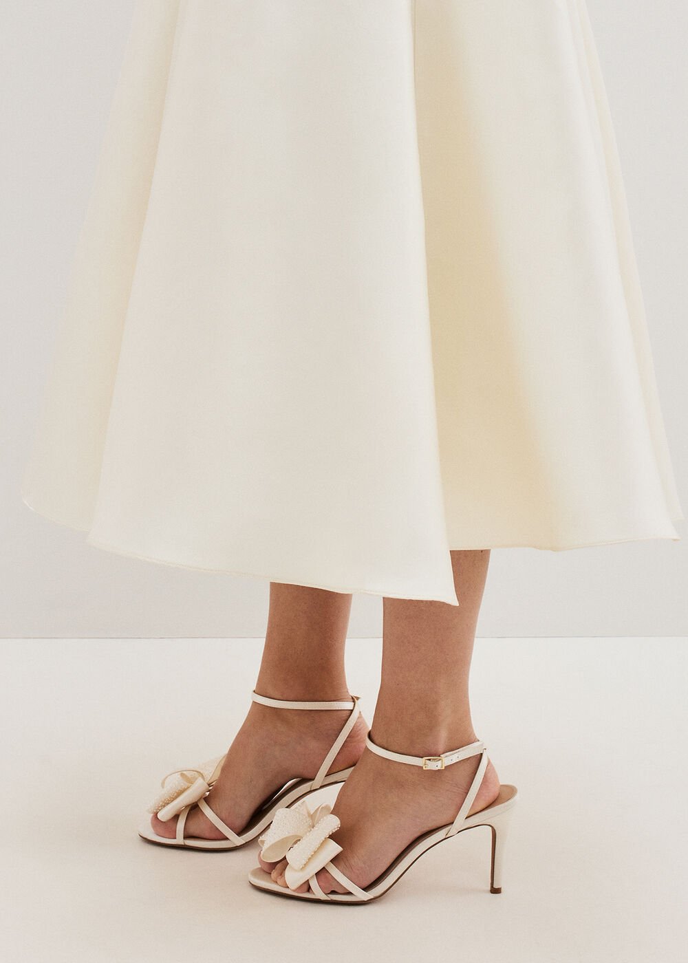 Pearl Bow Sandals Ivory