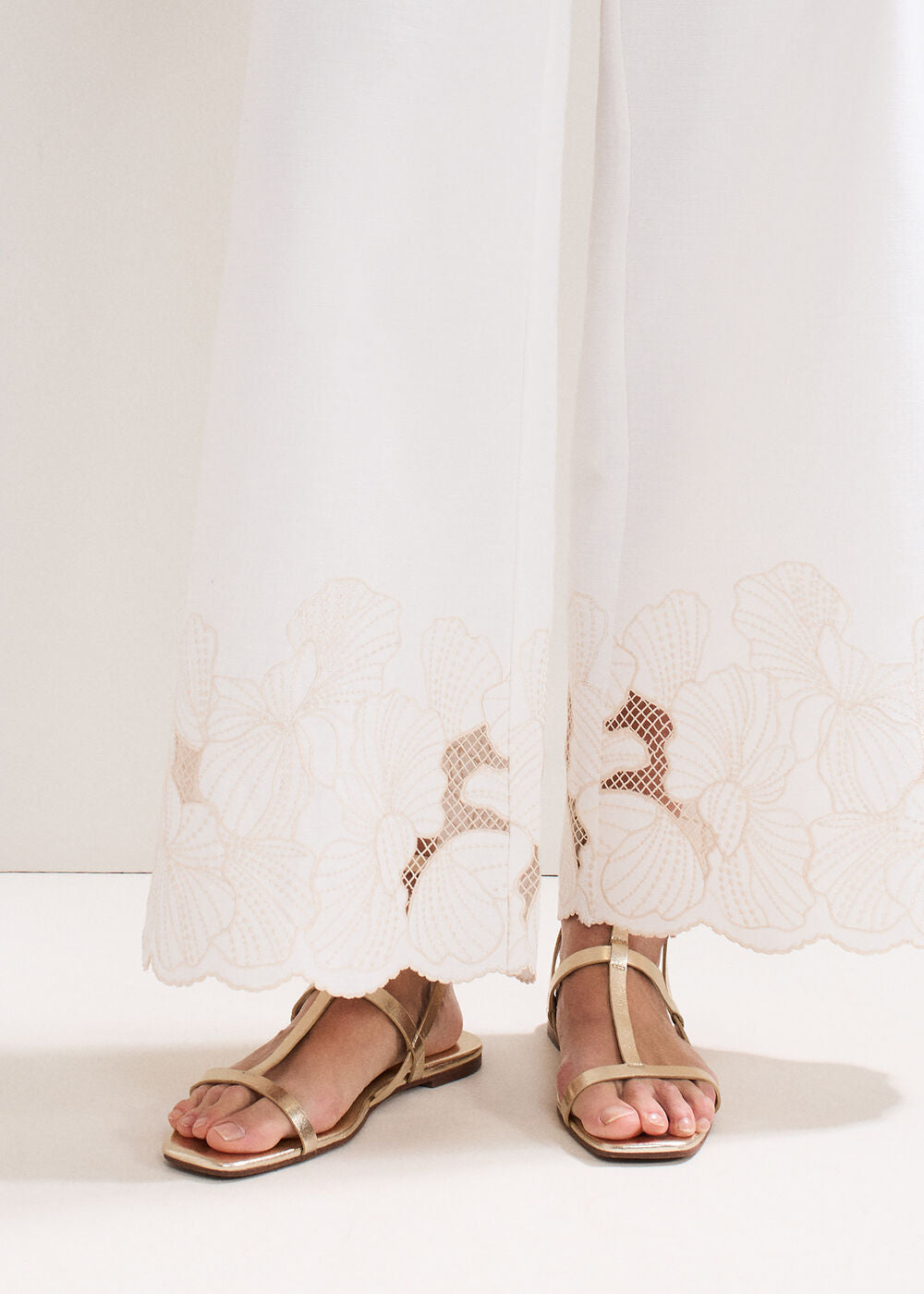 Strappy Flat Sandals Gold