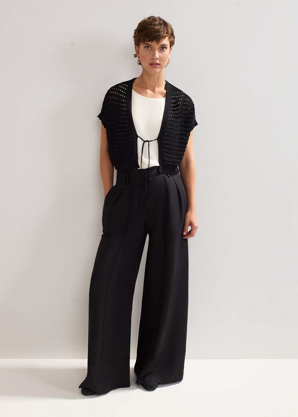 Leona Cover up Black