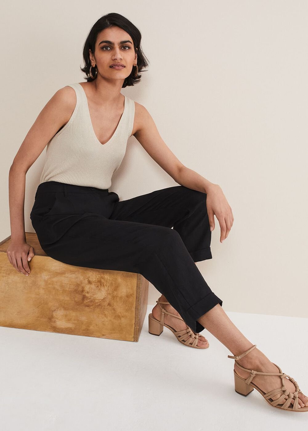 Klarra Black Linen Tapered Trousers Black