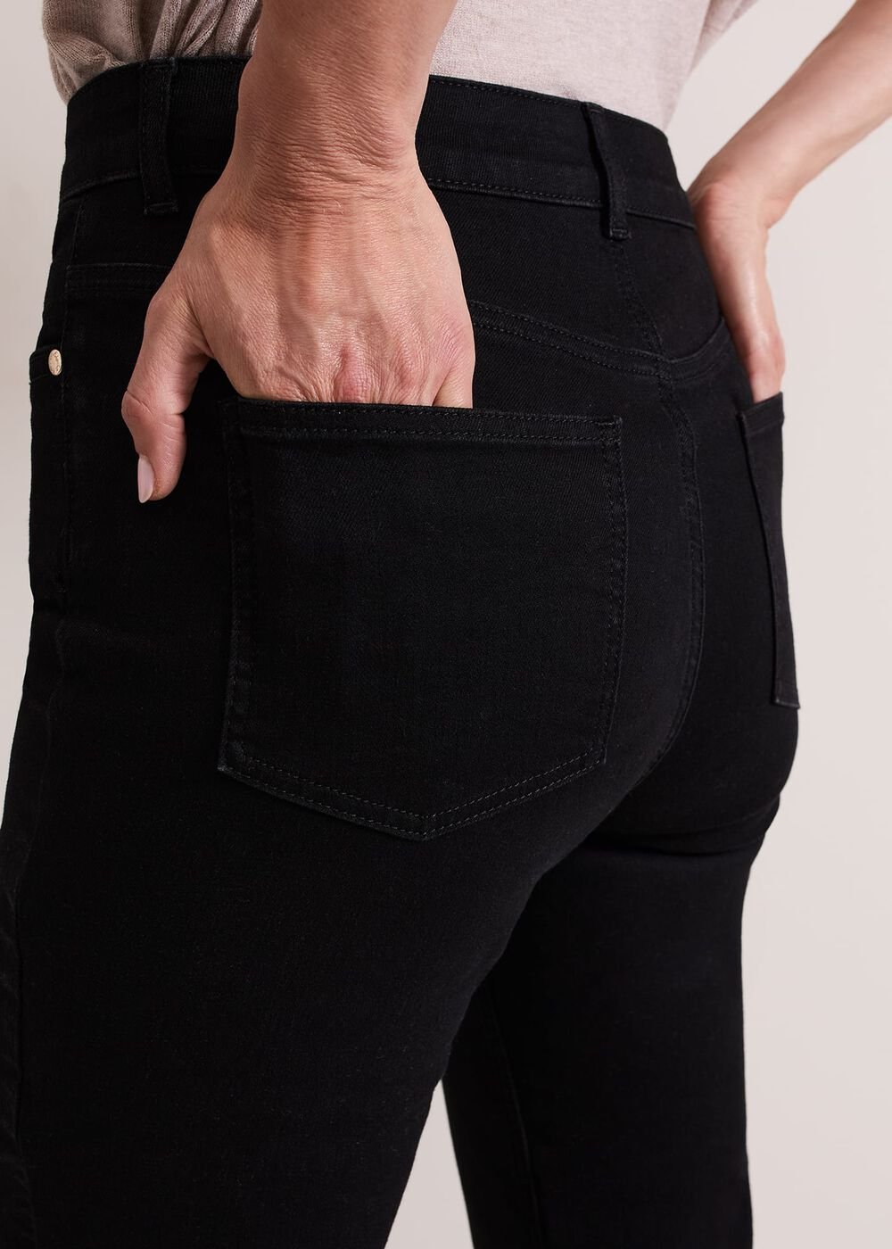 Olivia Bootcut Jean Black