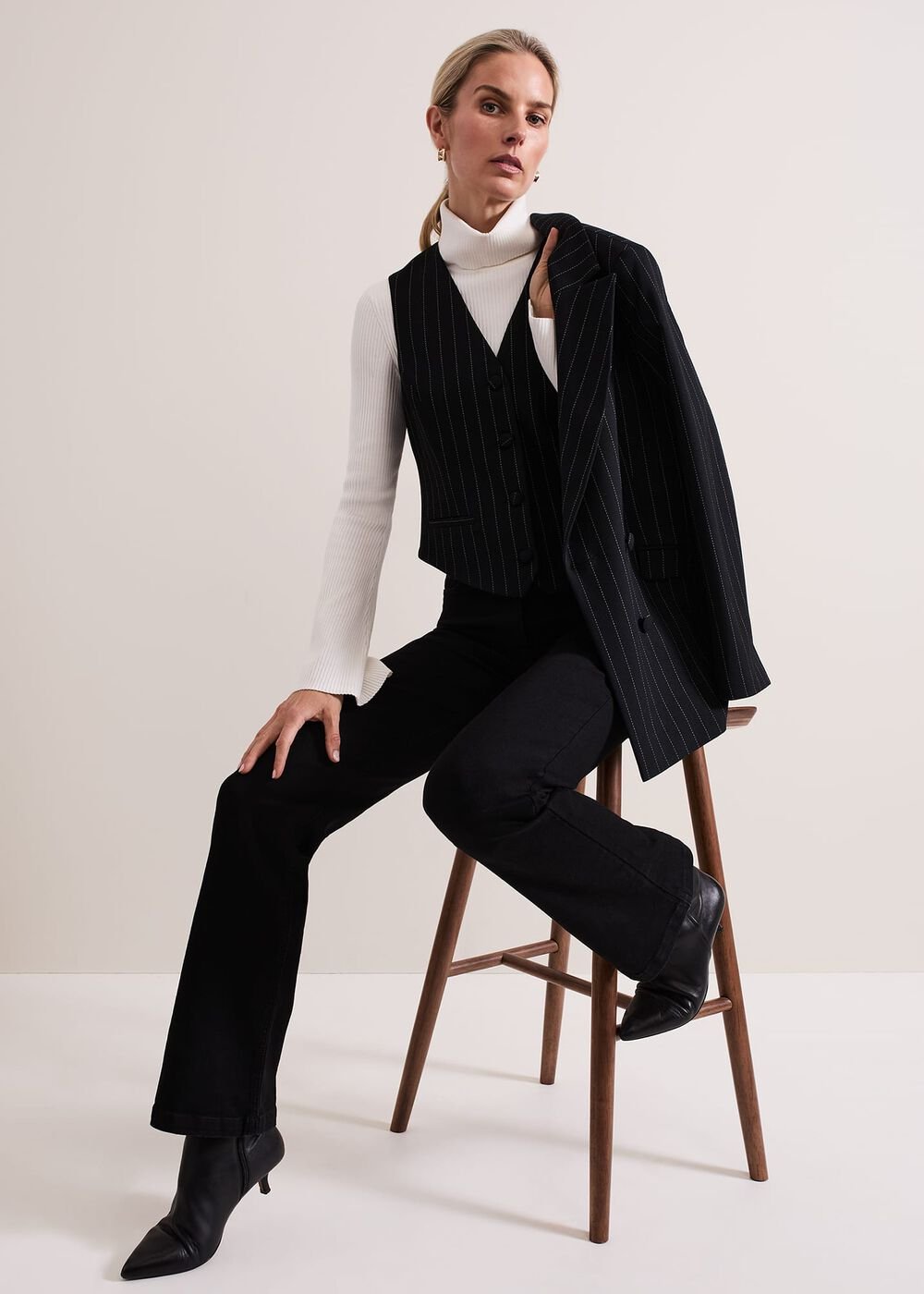 Olivia Bootcut Jean Black
