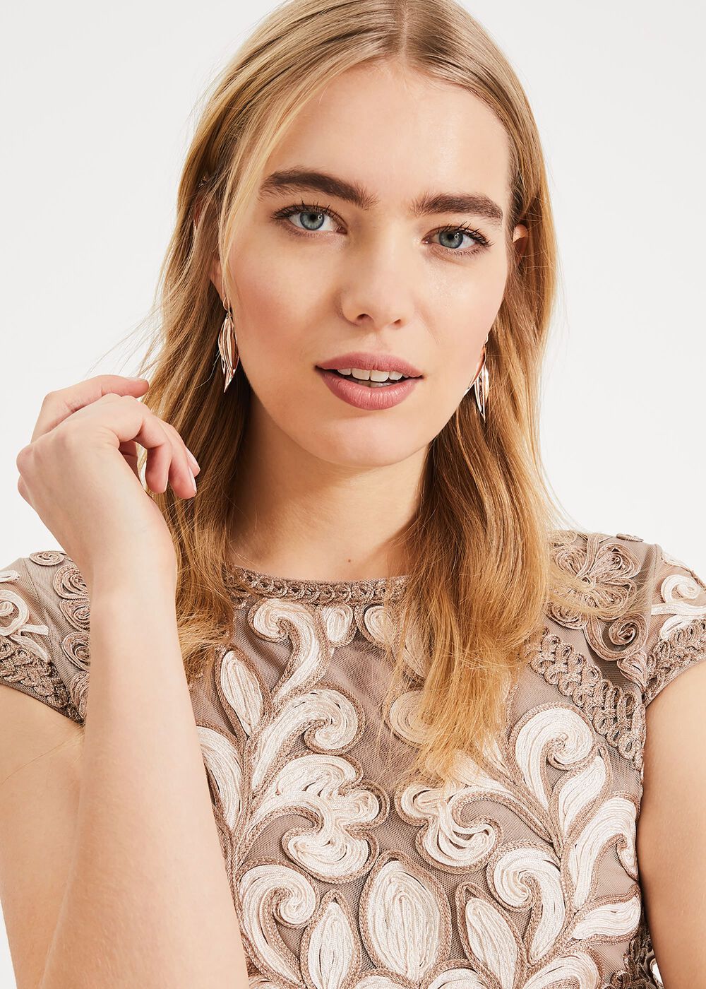 Perdy Tapework Lace Dress Latte/Cream