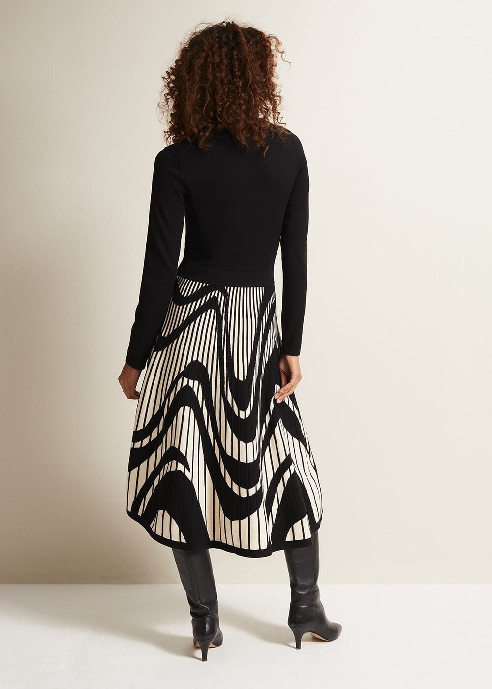 Black & White Fit & Flare Midi Dress with Abstract Print Black/Ivory