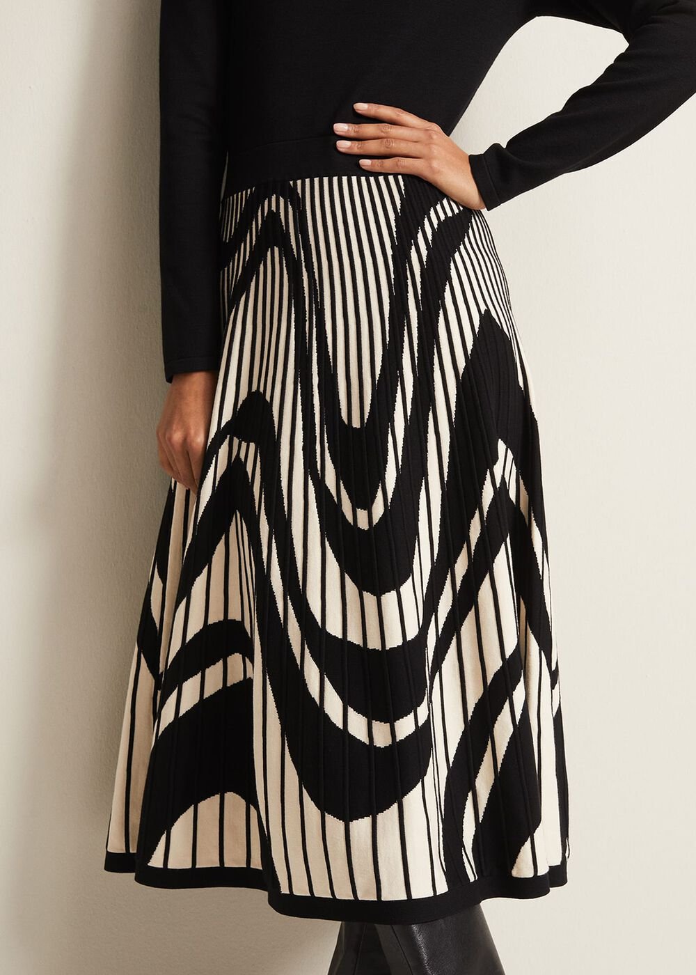 Black & White Fit & Flare Midi Dress with Abstract Print Black/Ivory