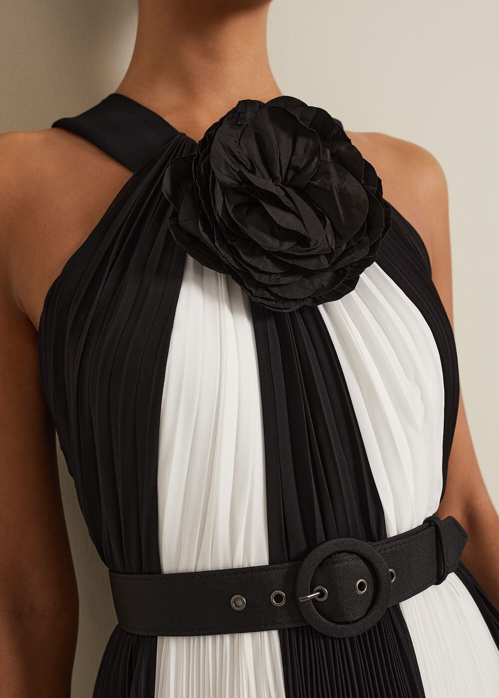 Taylor Pleated Maxi Dress Black/Ivory