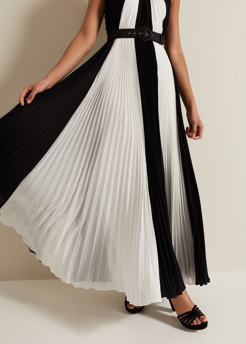 Taylor Pleated Maxi Dress Black/Ivory