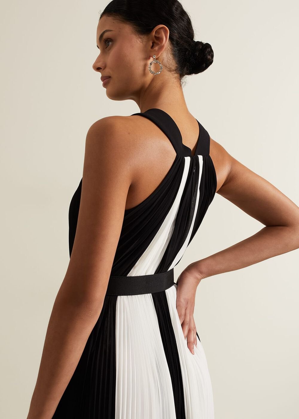 Taylor Pleated Maxi Dress Black/Ivory