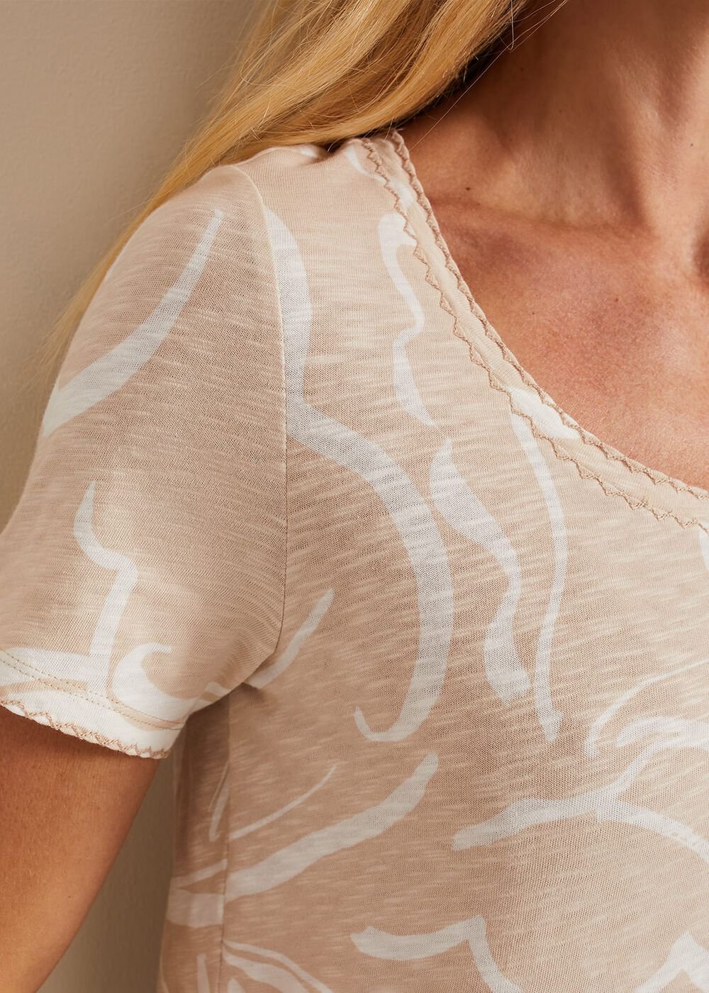 Nia Linear Print Top Neutral