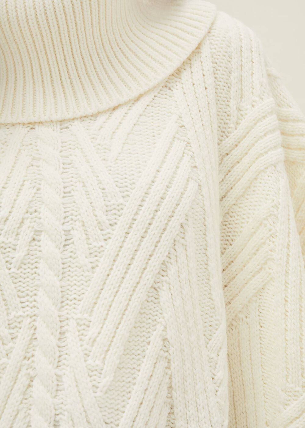 Melly Cable Knit Cape Winter White
