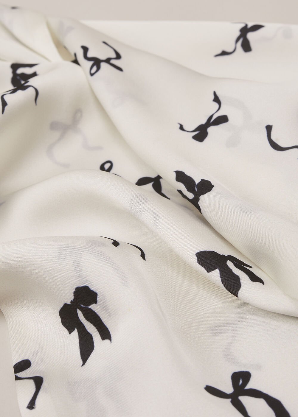 Bow Print Skinny Scarf Black/Ivory