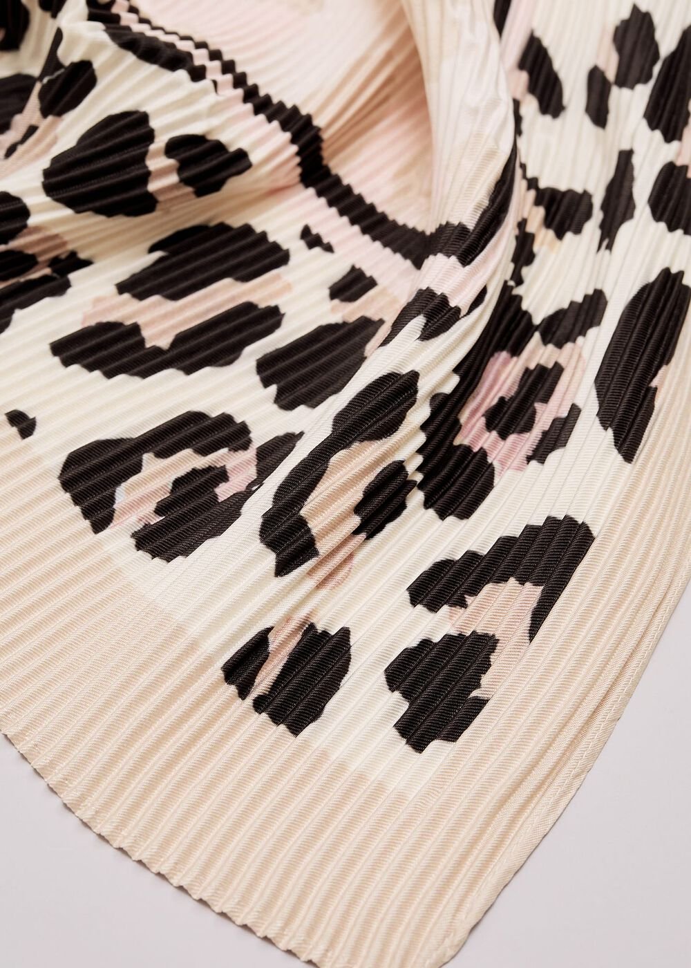 Leopard Pleated Scarf Brown