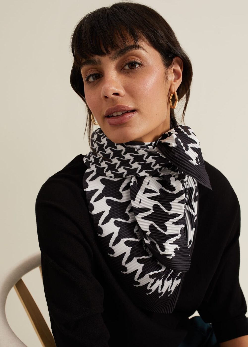 Houndstooth Pleated Scarf Black