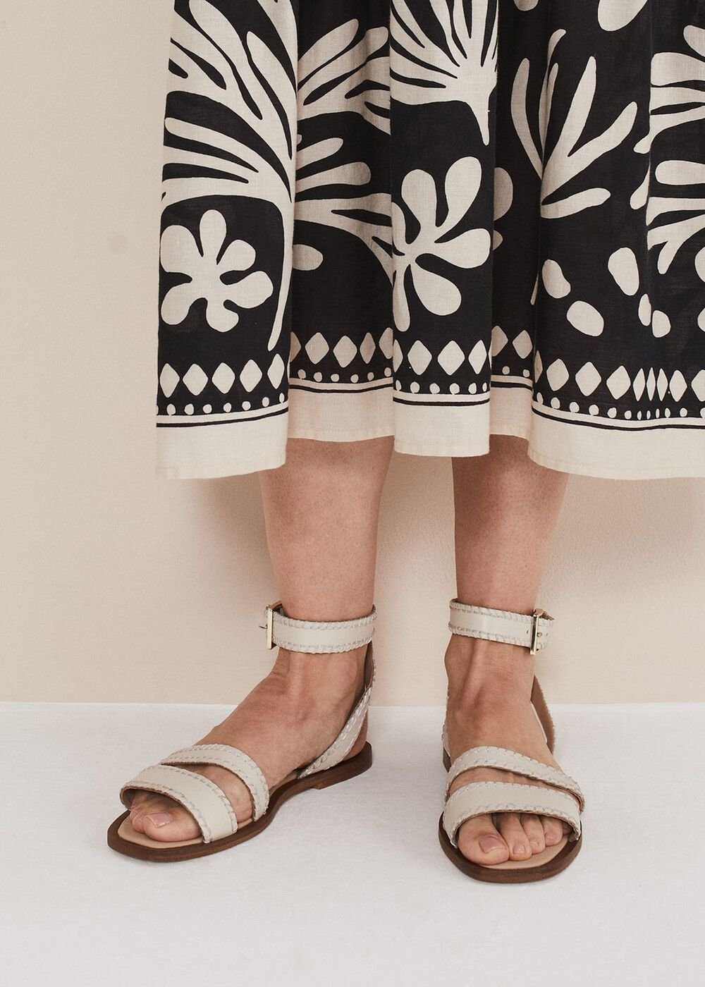 Leather Flat Sandals Cream