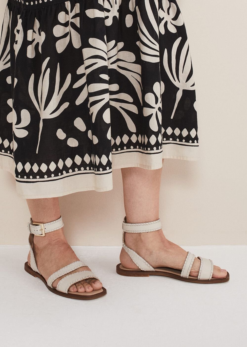 Leather Flat Sandals Cream