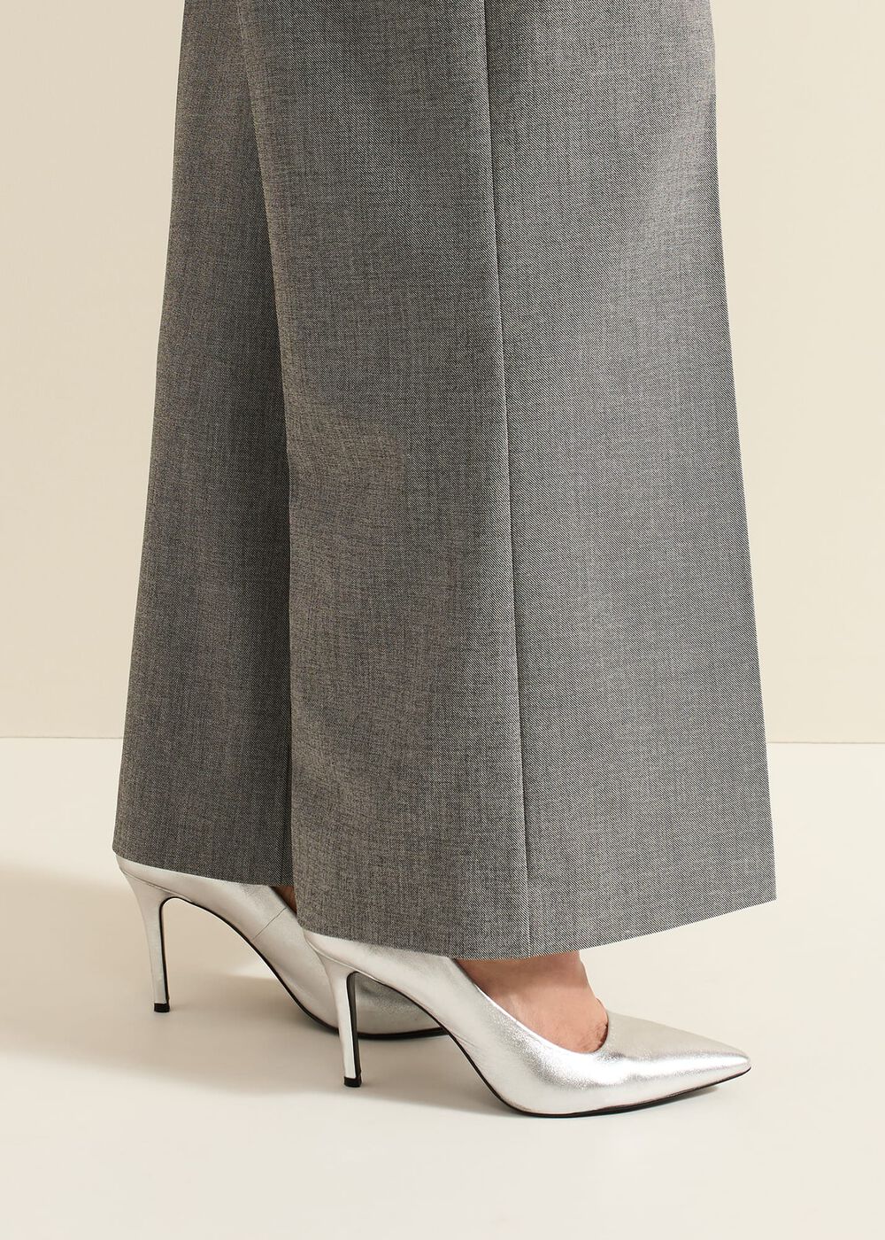 Silver Leather Pointed Court Shoes Silver