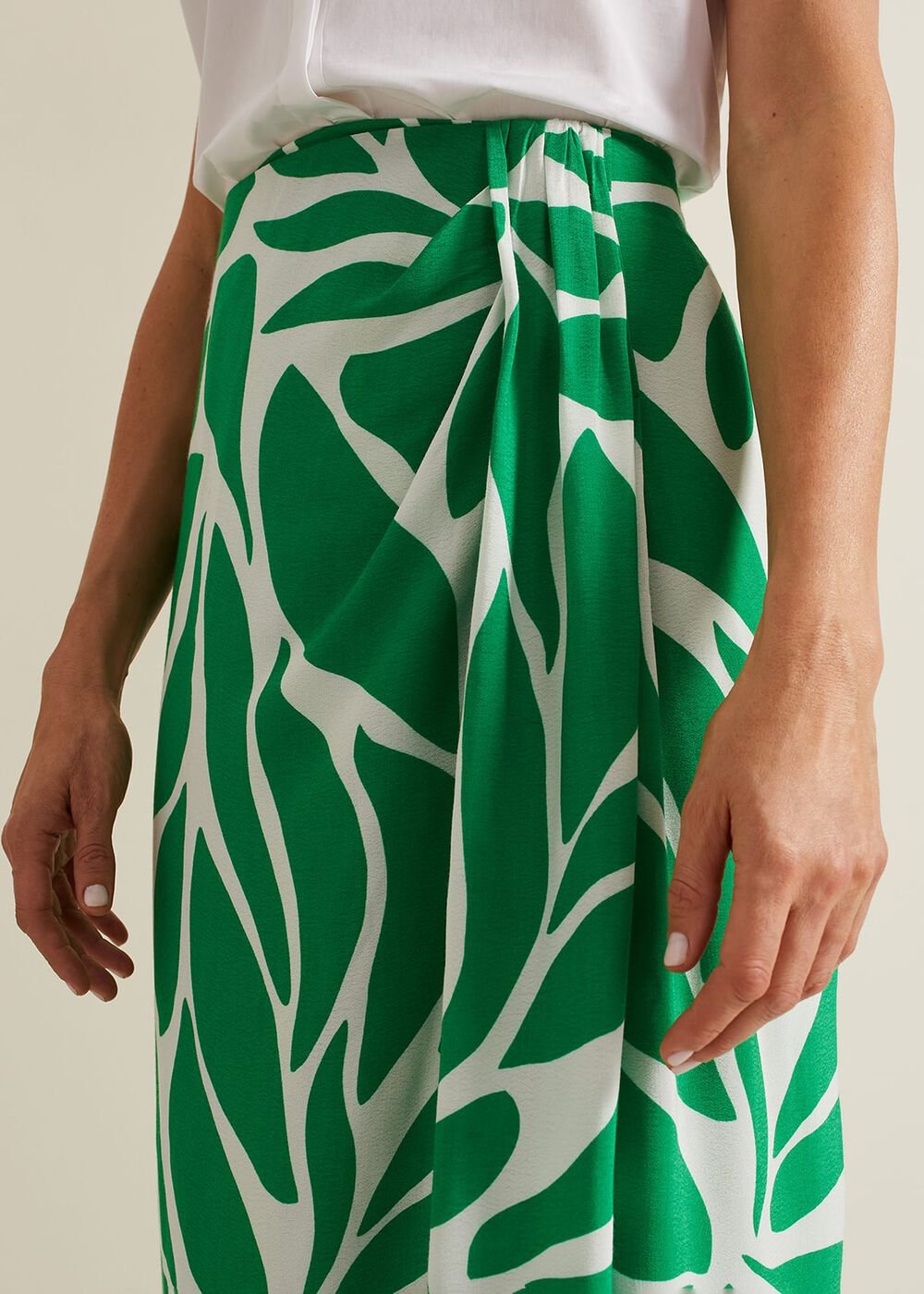 Presley Leaf Print Skirt Green